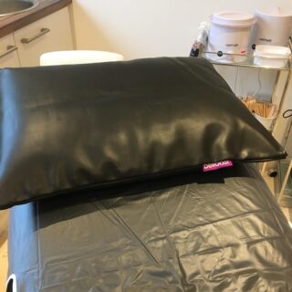 All set and ready for a day of waxing with my new @belloost_ pillow great product and quick service #evetaylor #evetaylorfacials #beautytreatmentsnorfolk #hdbrows #biosculpturenails #waxing #manicure #pedicure #brows #giftvouchers #tinting #dermaviduals #waxxxpress